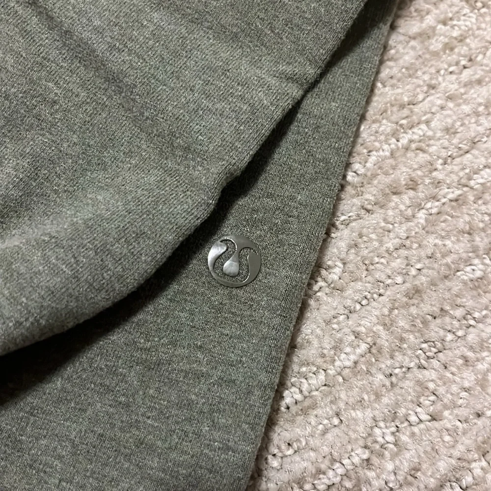 Lululemon Wonder high rise leggings. Sz 8. Size tag removed. 29” inseam. - Picture 2 of 5
